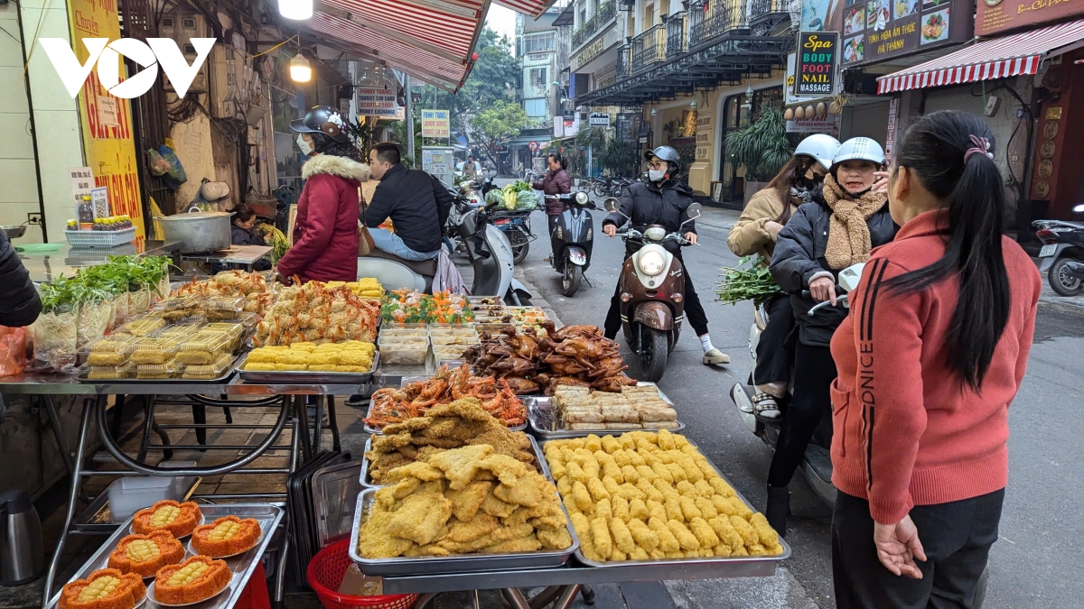 “Chợ nhà giàu” phố cổ Hà Nội tất bật trước ngày Rằm tháng Giêng- Ảnh 6.