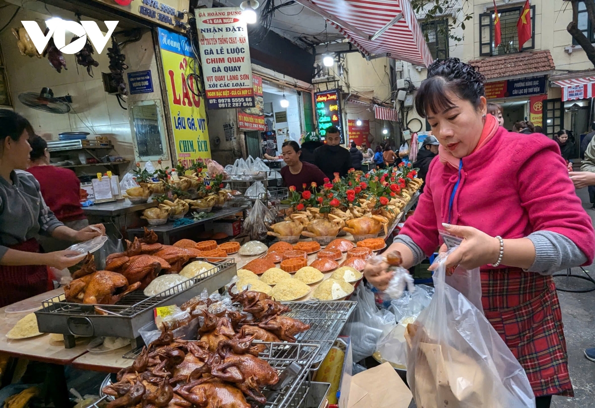 “Chợ nhà giàu” phố cổ Hà Nội tất bật trước ngày Rằm tháng Giêng- Ảnh 9.