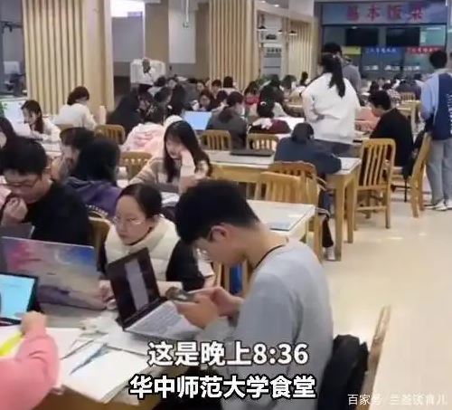 2 bức ảnh đối lập gây nhức nhối lòng cha mẹ – Đây là lý do nhiều người phải cho con học trường danh tiếng bằng được!- Ảnh 1. 2 bức ảnh đối lập gây nhức nhối lòng cha mẹ – Đây là lý do nhiều người phải cho con học trường danh tiếng bằng được!- Ảnh 1.