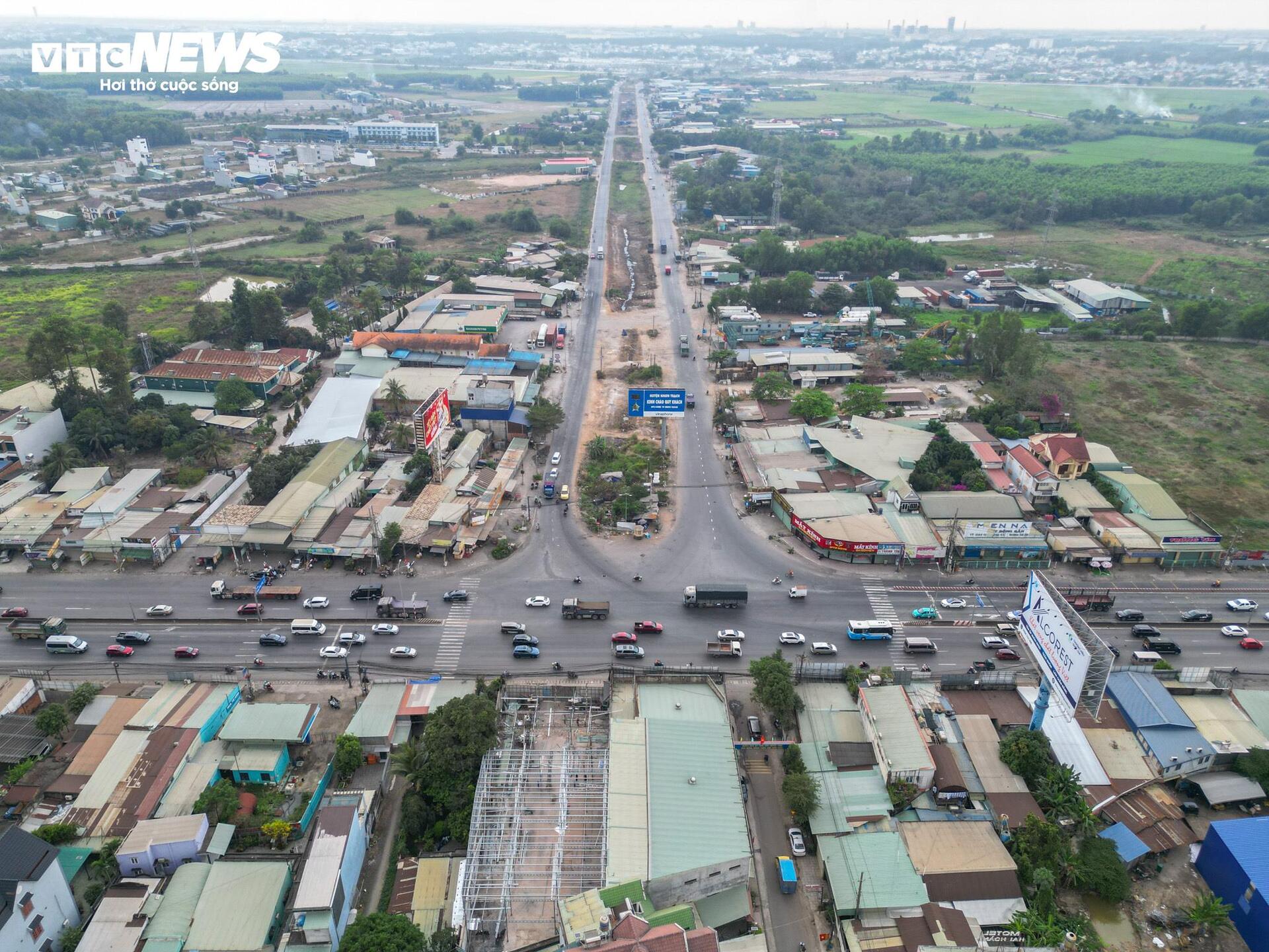 Cận cảnh đường nghìn tỷ liên kết sân bay Long Thành với TP.HCM- Ảnh 1.