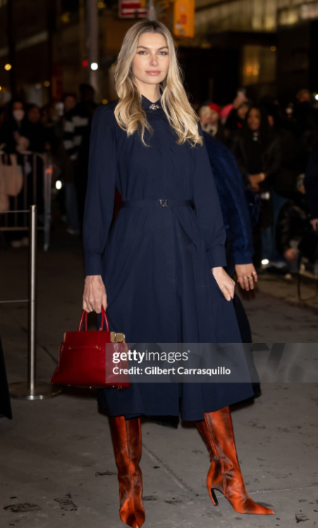 Sao nữ gốc Việt tham dự show của Tory Burch: Lên đồ cực sang, ‘‘kèn cựa’’ cả dàn mỹ nhân Hollywood- Ảnh 9. Sao nữ gốc Việt tham dự show của Tory Burch: Lên đồ cực sang, ‘‘kèn cựa’’ cả dàn mỹ nhân Hollywood- Ảnh 9.