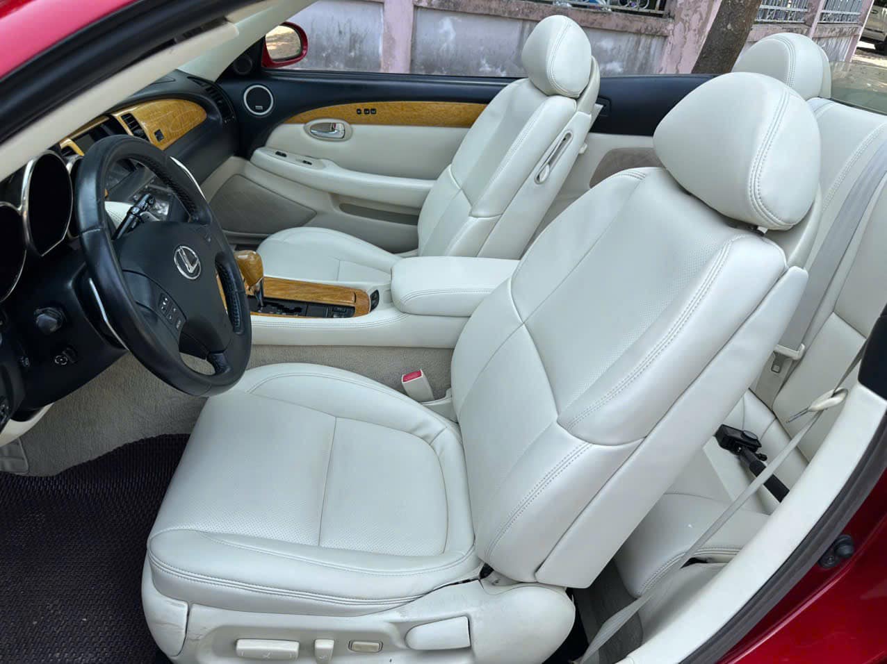21 năm chạy hơn 90.000km, ‘hàng hiếm’ Lexus SC430 rao bán vẫn đắt ngang Mazda6 ‘đập hộp’- Ảnh 4. 21 năm chạy hơn 90.000km, ‘hàng hiếm’ Lexus SC430 rao bán vẫn đắt ngang Mazda6 ‘đập hộp’- Ảnh 4.