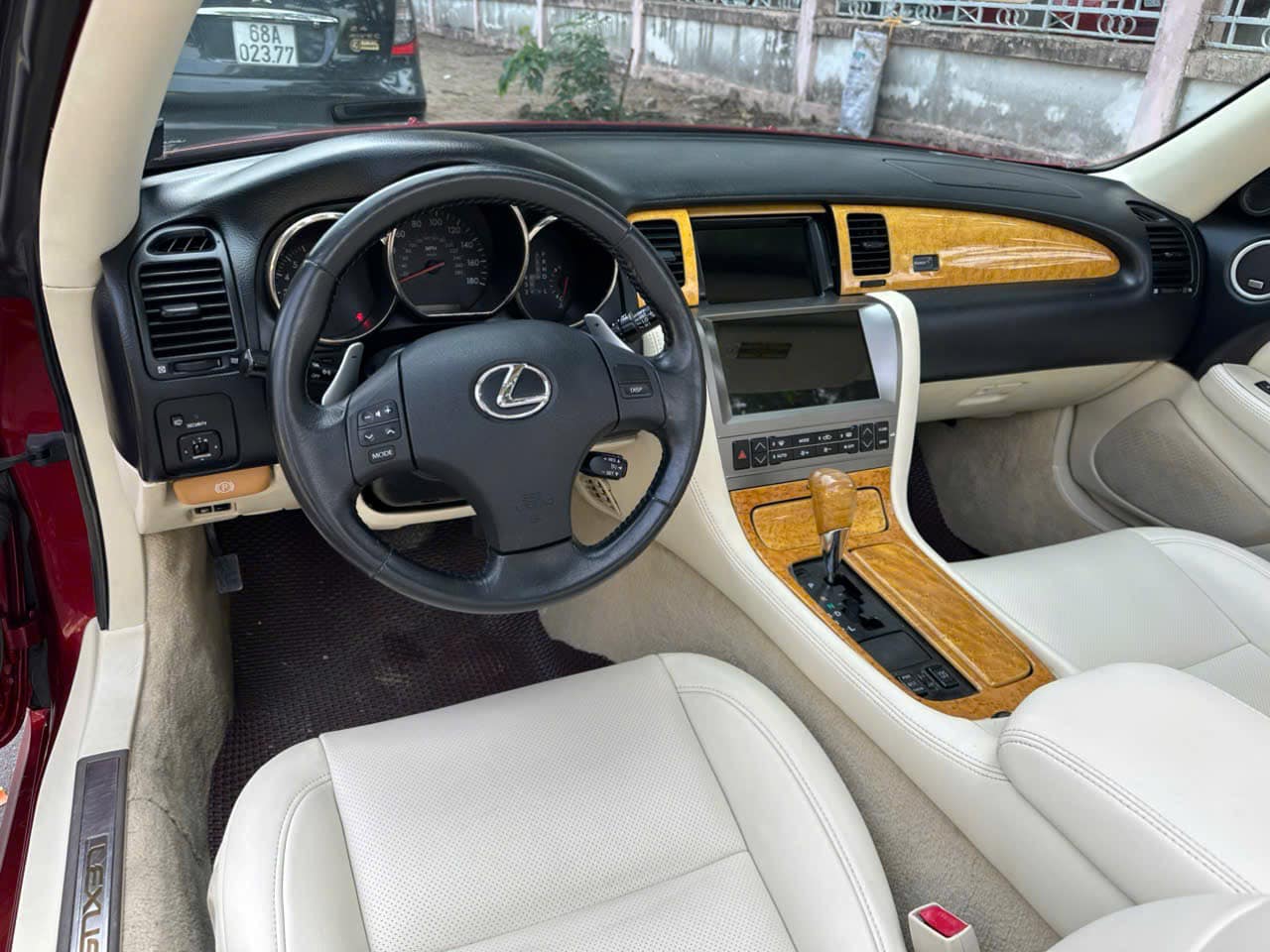 21 năm chạy hơn 90.000km, ‘hàng hiếm’ Lexus SC430 rao bán vẫn đắt ngang Mazda6 ‘đập hộp’- Ảnh 3. 21 năm chạy hơn 90.000km, ‘hàng hiếm’ Lexus SC430 rao bán vẫn đắt ngang Mazda6 ‘đập hộp’- Ảnh 3.