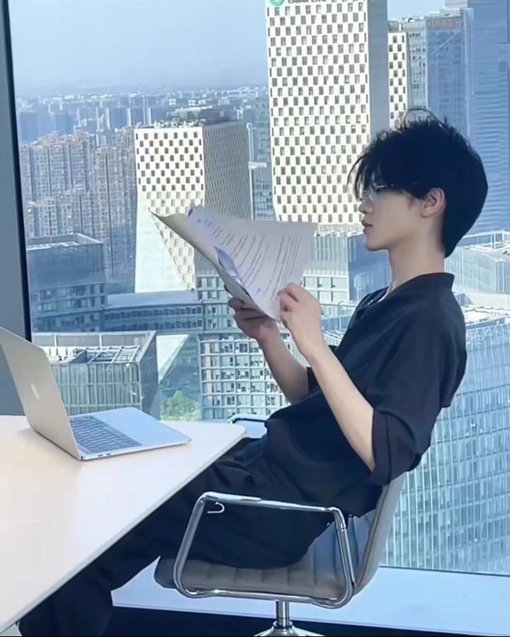Nữ HR hỏi: "Nhìn tôi chắc đẹp hơn vợ cậu nhỉ?" - Nam ứng viên nghe xong đỏ mặt, đưa ra câu trả lời EQ lẫn IQ 1000 điểm!:- Ảnh 2. Nữ HR hỏi: "Nhìn tôi chắc đẹp hơn vợ cậu nhỉ?" - Nam ứng viên nghe xong đỏ mặt, đưa ra câu trả lời EQ lẫn IQ 1000 điểm!:- Ảnh 2.