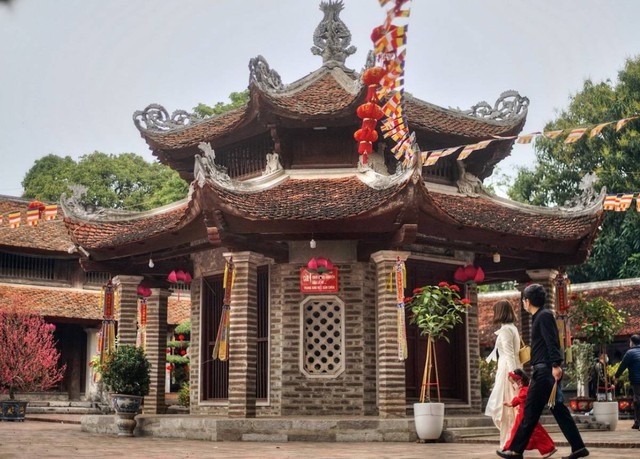CHÙA HƯƠNG TRONG ẨN MÌNH TRONG ĐỘNG HƯƠNG TÍCH HUYỀN BÍ