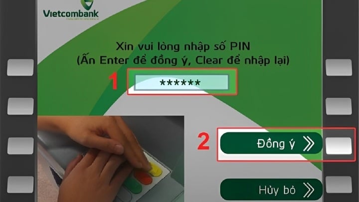 Cách rút tiền với thẻ ATM Vietcombank lần đầu- Ảnh 2. Cách rút tiền với thẻ ATM Vietcombank lần đầu- Ảnh 2.