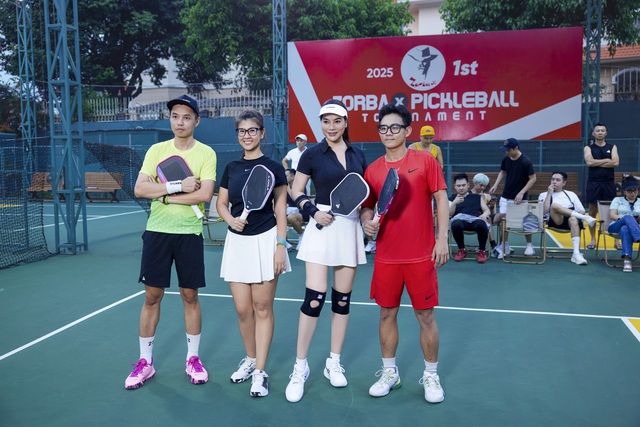 Kim Thư - Trương Ngọc Ánh đứng đầu giải pickleball sao Vbiz, 1 doanh nhân lộ diện bên mui trần đắt đỏ- Ảnh 7. Kim Thư - Trương Ngọc Ánh đứng đầu giải pickleball sao Vbiz, 1 doanh nhân lộ diện bên mui trần đắt đỏ- Ảnh 7.