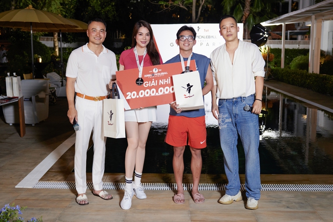 Kim Thư - Trương Ngọc Ánh đứng đầu giải pickleball sao Vbiz, 1 doanh nhân lộ diện bên mui trần đắt đỏ- Ảnh 10. Kim Thư - Trương Ngọc Ánh đứng đầu giải pickleball sao Vbiz, 1 doanh nhân lộ diện bên mui trần đắt đỏ- Ảnh 10.