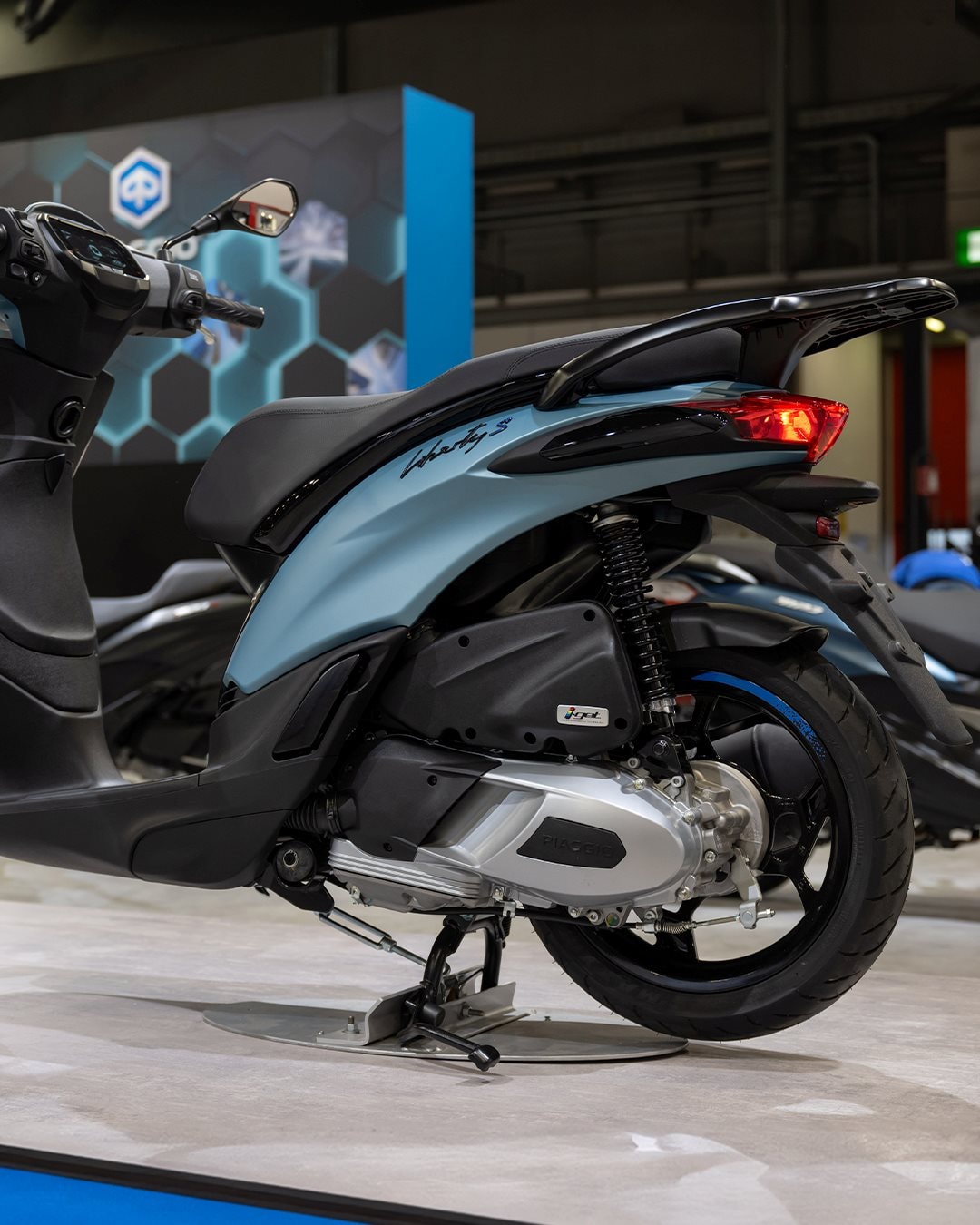 'Huyền thoại xe ga' 150cc của Ý chính thức ra mắt: Phanh ABS, uống 2,19 lít/100km - có bản độc quyền cho thị trường Việt Nam- Ảnh 7.