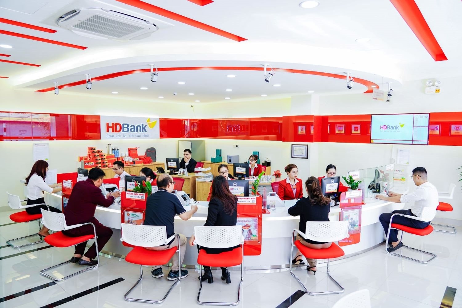 Vietcap: HDBank sẽ sớm công bố thương hiệu mới của DongA Bank, có kế hoạch trả cổ tức 30%- Ảnh 1.