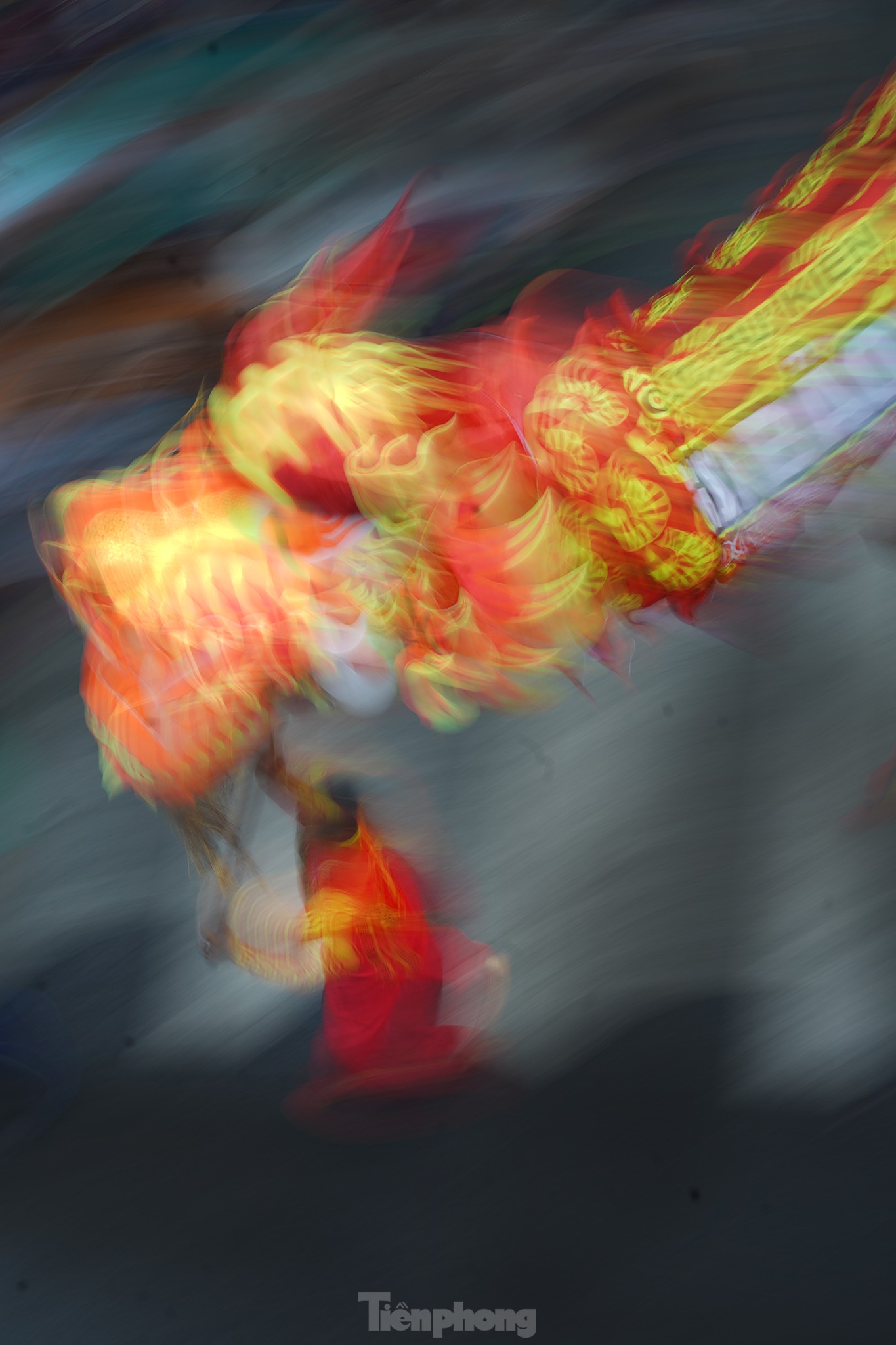 Biển người xuống phố ngắm 'Bát Tiên', xem múa Lân - Sư - Rồng Tết Nguyên Tiêu- Ảnh 17.