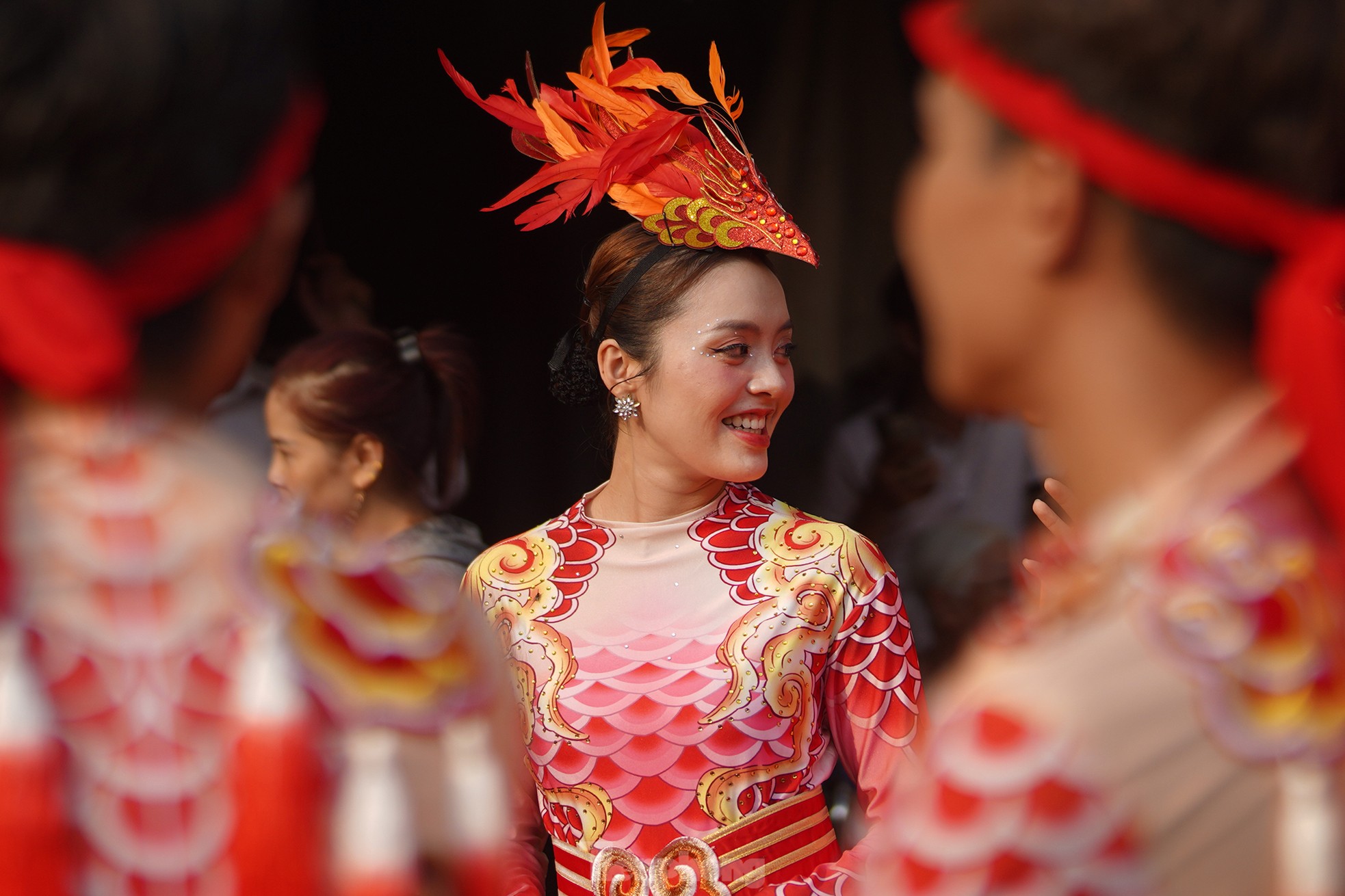 Biển người xuống phố ngắm 'Bát Tiên', xem múa Lân - Sư - Rồng Tết Nguyên Tiêu- Ảnh 10.