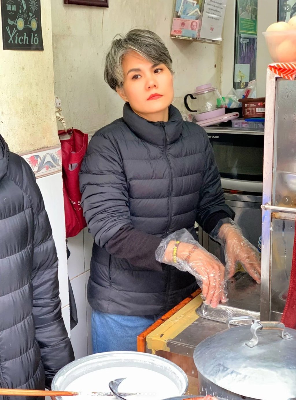Báo Trung đưa tin về một chủ quán phở Hà Nội vì quá giống "thiên hậu" Cbiz, nhan sắc thế nào khiến nghìn người xôn xao?- Ảnh 1. Báo Trung đưa tin về một chủ quán phở Hà Nội vì quá giống "thiên hậu" Cbiz, nhan sắc thế nào khiến nghìn người xôn xao?- Ảnh 1.
