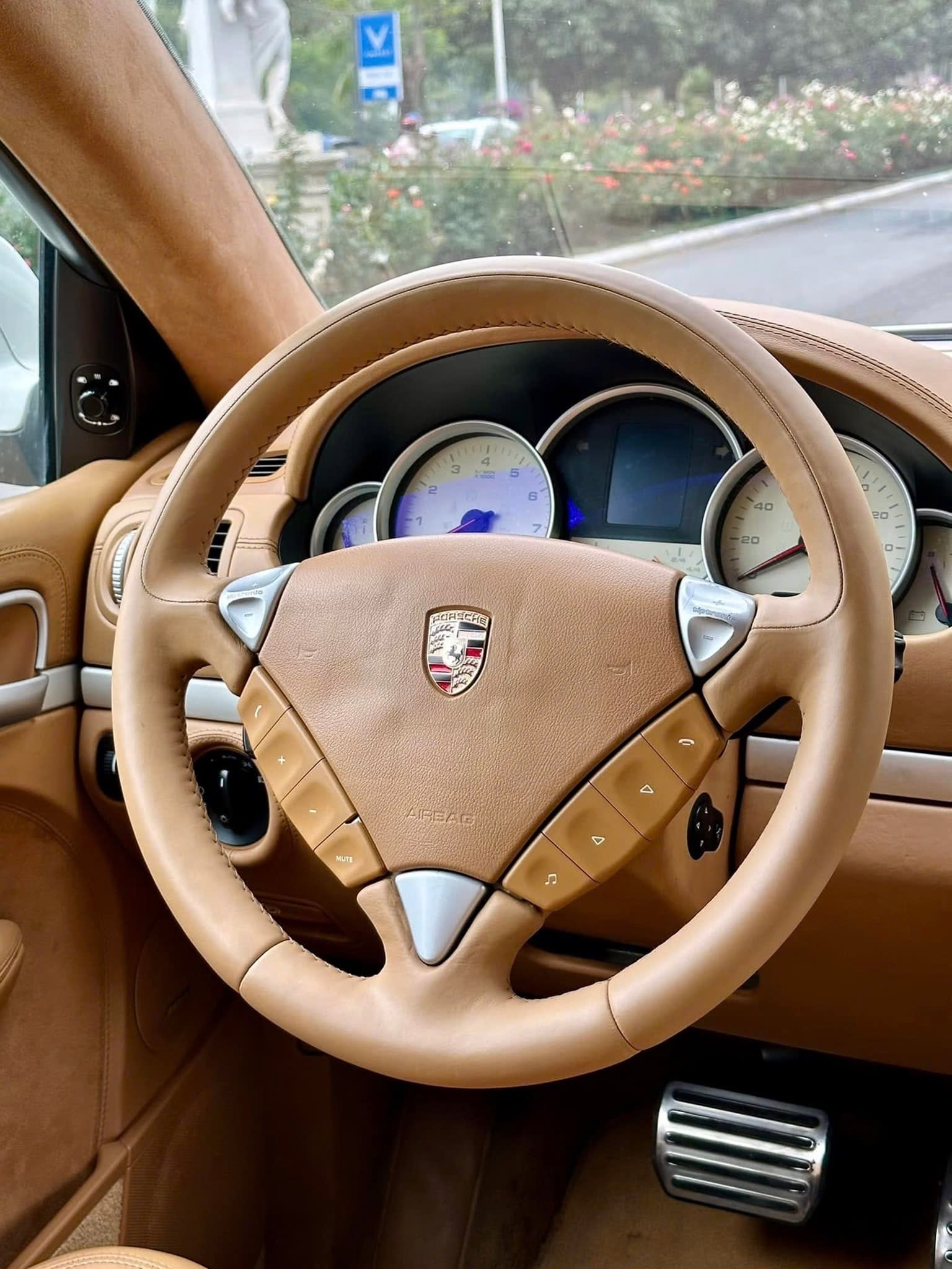 Sắm Porsche Cayenne GTS gần 600 triệu, chủ xe 33 tuổi chia sẻ: 'Mơ ước từ cấp 3, chấp nhận nuôi đắt, bán lỗ để thỏa đam mê'- Ảnh 12.