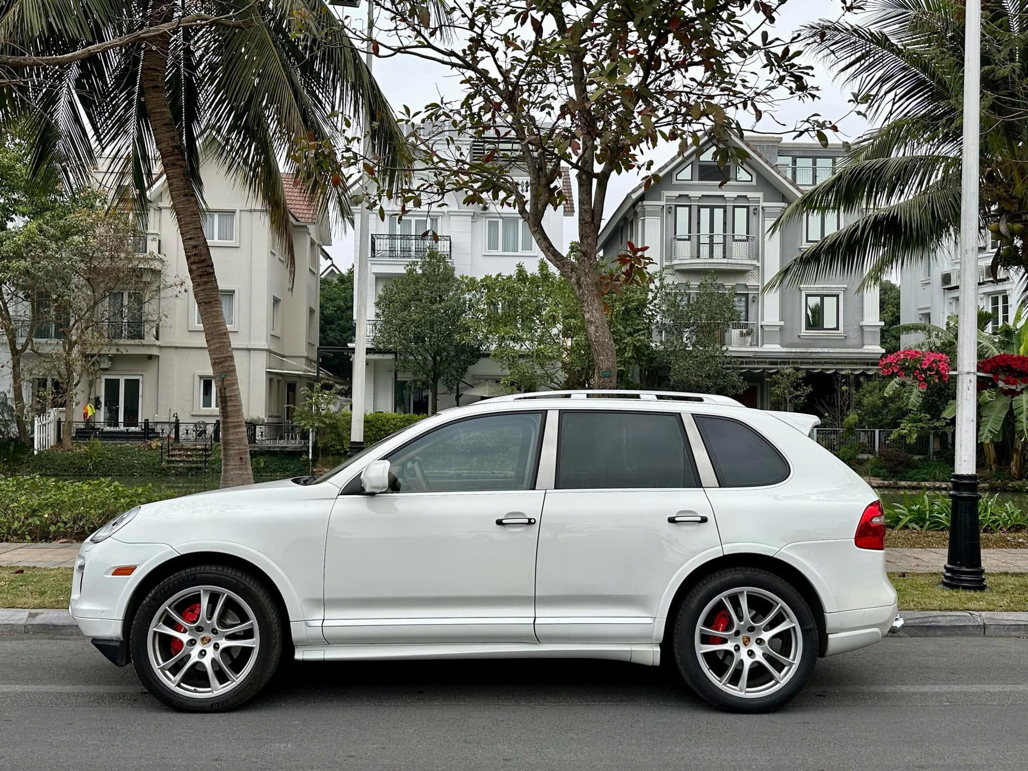 Sắm Porsche Cayenne GTS gần 600 triệu, chủ xe 33 tuổi chia sẻ: 'Mơ ước từ cấp 3, chấp nhận nuôi đắt, bán lỗ để thỏa đam mê'- Ảnh 2.
