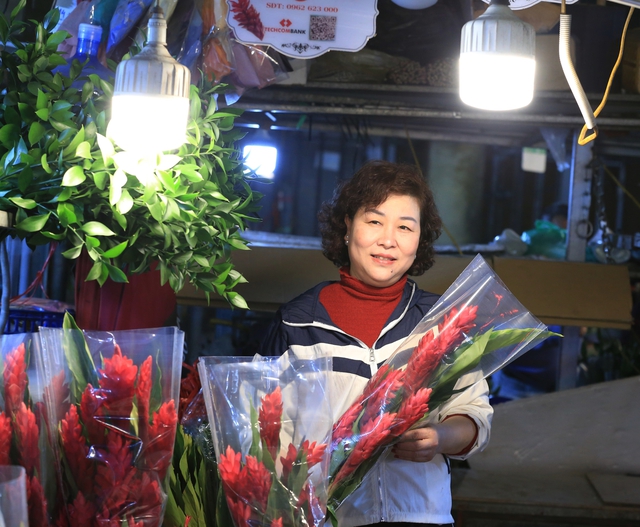 Cảnh vắng lặng chưa từng có trong suốt nhiều năm qua tại chợ hoa lớn nhất Hà Nội dịp Valentine- Ảnh 12. Cảnh vắng lặng chưa từng có trong suốt nhiều năm qua tại chợ hoa lớn nhất Hà Nội dịp Valentine- Ảnh 12.