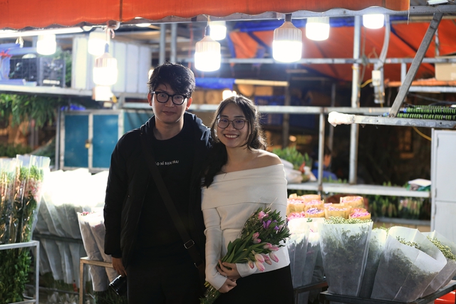 Cảnh vắng lặng chưa từng có trong suốt nhiều năm qua tại chợ hoa lớn nhất Hà Nội dịp Valentine- Ảnh 17. Cảnh vắng lặng chưa từng có trong suốt nhiều năm qua tại chợ hoa lớn nhất Hà Nội dịp Valentine- Ảnh 17.