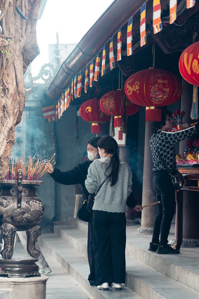 Giới trẻ Hà Nội đổ đến chùa Hà ngày Valentine cầu tình duyên- Ảnh 8. Giới trẻ Hà Nội đổ đến chùa Hà ngày Valentine cầu tình duyên- Ảnh 8.