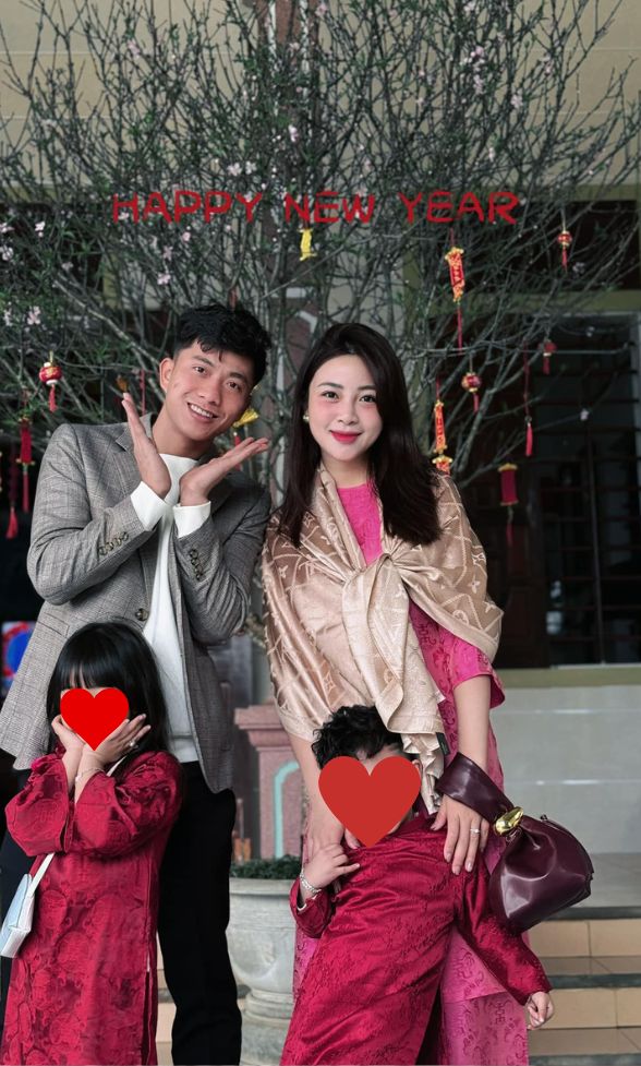 Chồng cầu thủ kiếm tiền tỷ mua túi dưới 1 triệu tặng vợ nhân Valentine, nàng WAG xinh đẹp phản ứng bất ngờ khi nhận- Ảnh 2. Chồng cầu thủ kiếm tiền tỷ mua túi dưới 1 triệu tặng vợ nhân Valentine, nàng WAG xinh đẹp phản ứng bất ngờ khi nhận- Ảnh 2.