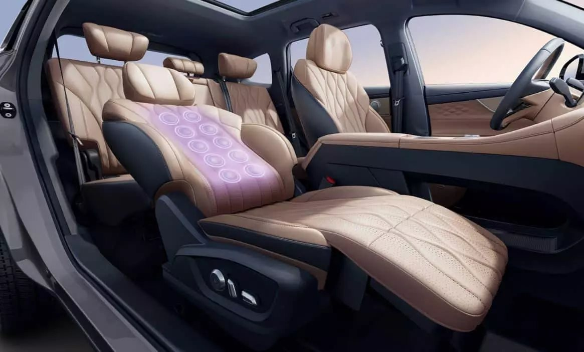 SUV hybrid ngang cỡ Hyundai Santa Fe chốt lịch ra mắt: Giá cực rẻ từ 383 triệu đồng, nội thất hiện đại - “ăn xăng” chỉ 1,3 lít/100 km- Ảnh 5. SUV hybrid ngang cỡ Hyundai Santa Fe chốt lịch ra mắt: Giá cực rẻ từ 383 triệu đồng, nội thất hiện đại - “ăn xăng” chỉ 1,3 lít/100 km- Ảnh 5.
