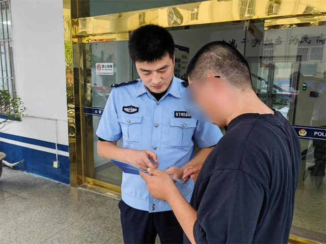 Người đàn ông gửi tiết kiệm 3,4 tỷ đồng với lãi suất 10%/năm, 1 năm sau đến rút thì ngân hàng thông báo: “Anh có nhớ nhầm không?”- Ảnh 2. Người đàn ông gửi tiết kiệm 3,4 tỷ đồng với lãi suất 10%/năm, 1 năm sau đến rút thì ngân hàng thông báo: “Anh có nhớ nhầm không?”- Ảnh 2.