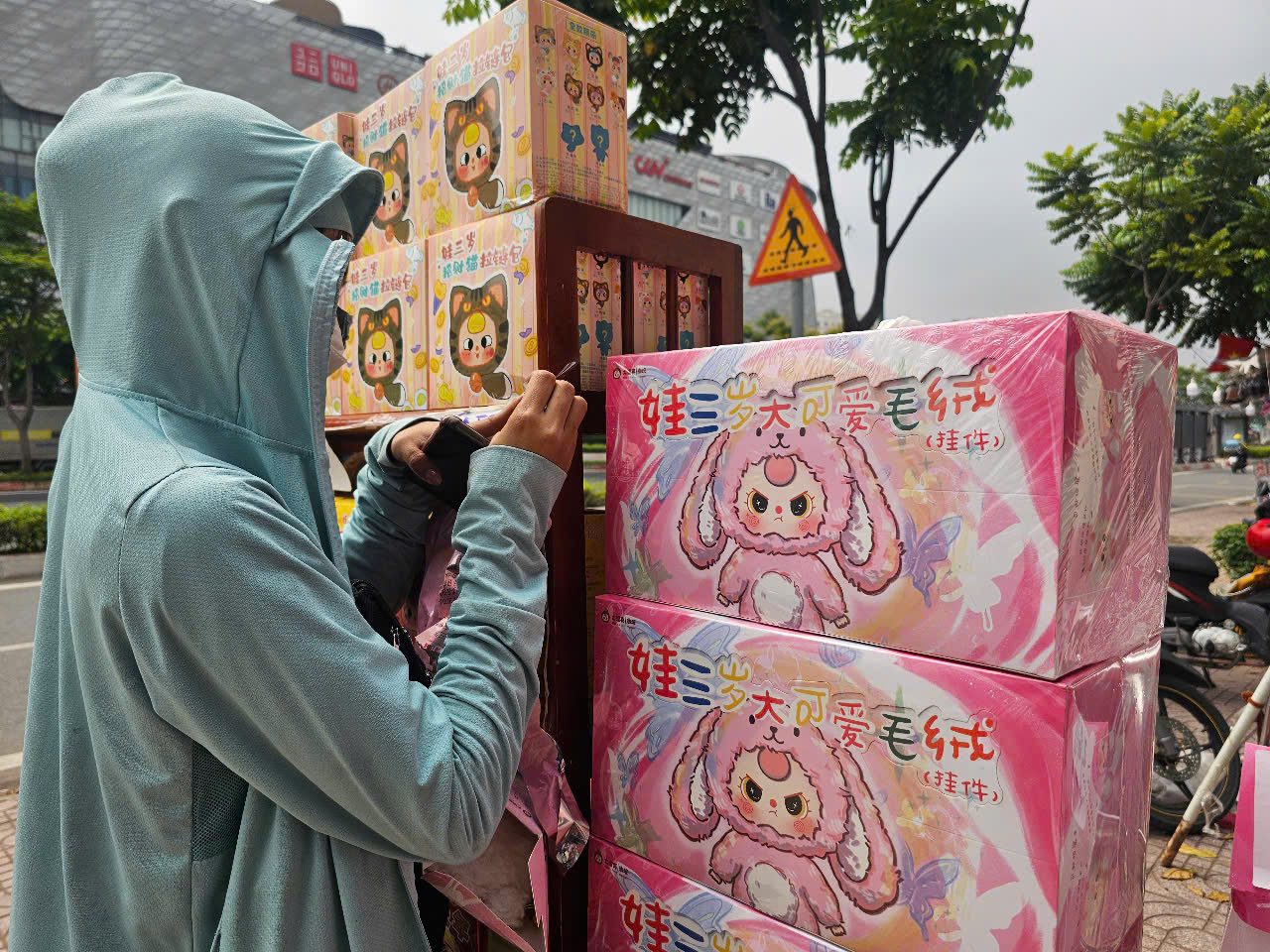 “Hộp quà bí ẩn” đắt khách trong dịp lễ tình nhân- Ảnh 1. “Hộp quà bí ẩn” đắt khách trong dịp lễ tình nhân- Ảnh 1.