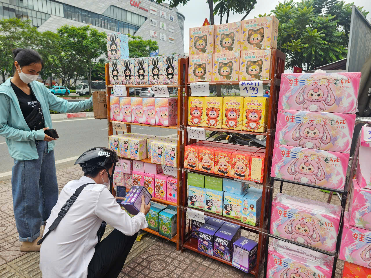 “Hộp quà bí ẩn” đắt khách trong dịp lễ tình nhân- Ảnh 2. “Hộp quà bí ẩn” đắt khách trong dịp lễ tình nhân- Ảnh 2.