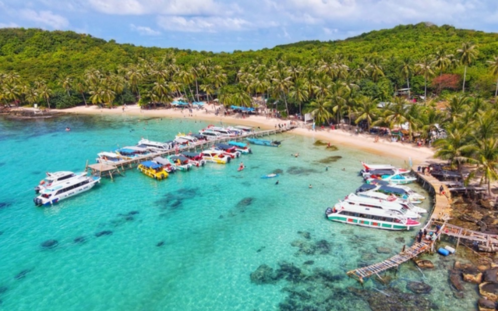 Các siêu tàu biển quốc tế đến Việt Nam- Ảnh 1.