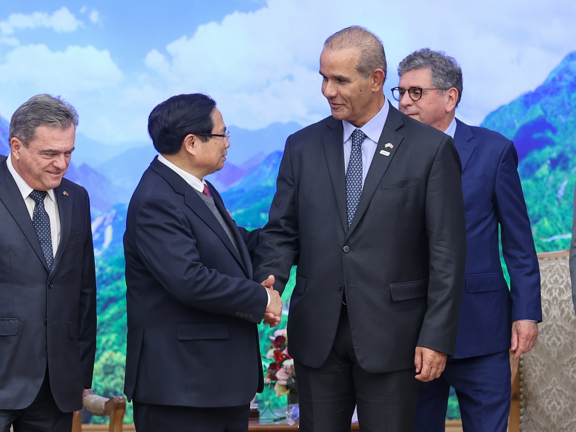 Tập đoàn có doanh thu hơn 70 tỷ USD vừa tặng Thủ tướng một món quà đặc biệt- Ảnh 1. Tập đoàn có doanh thu hơn 70 tỷ USD vừa tặng Thủ tướng một món quà đặc biệt- Ảnh 1.