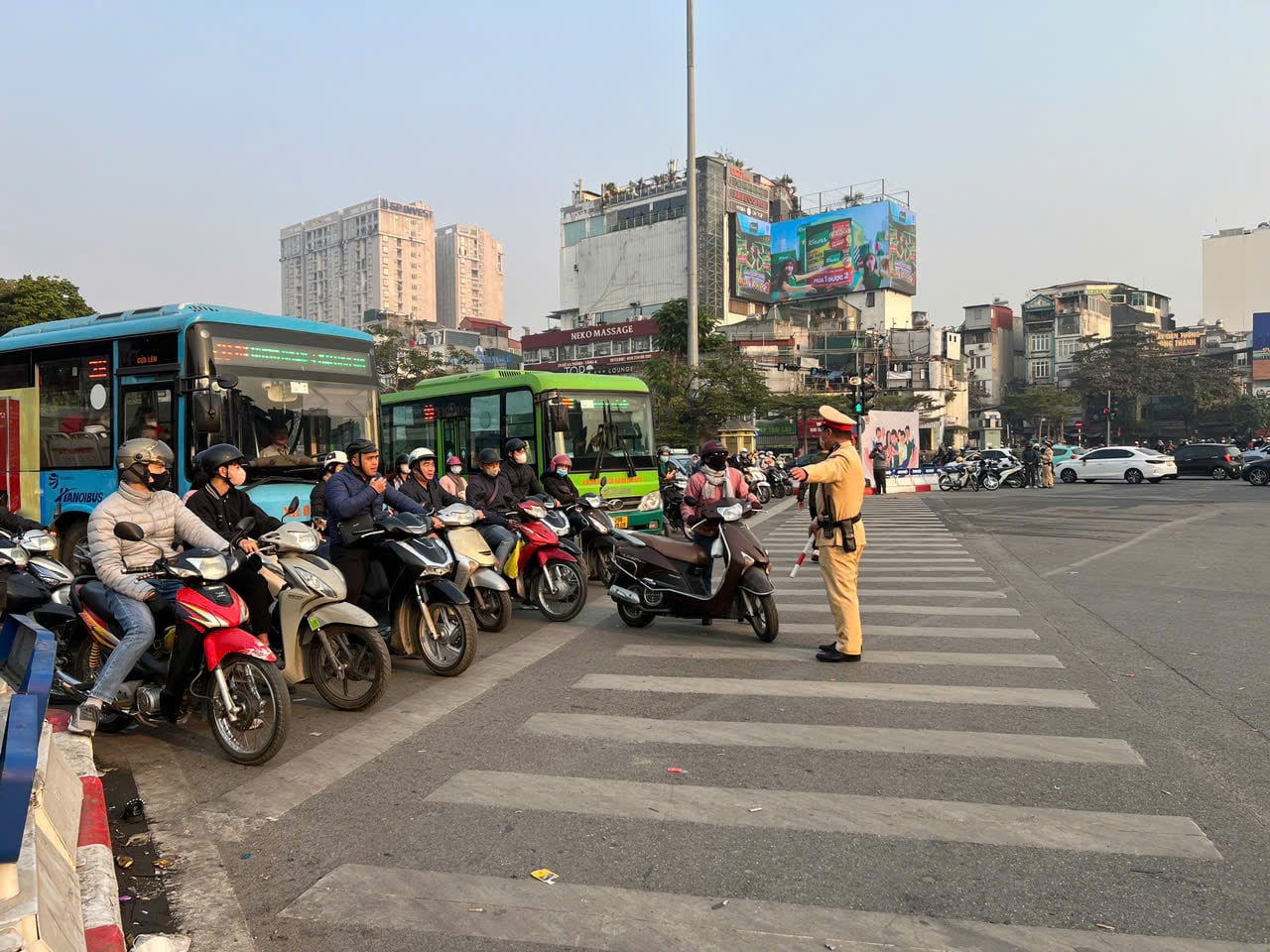 Hà Nội: 10 tổ công tác 