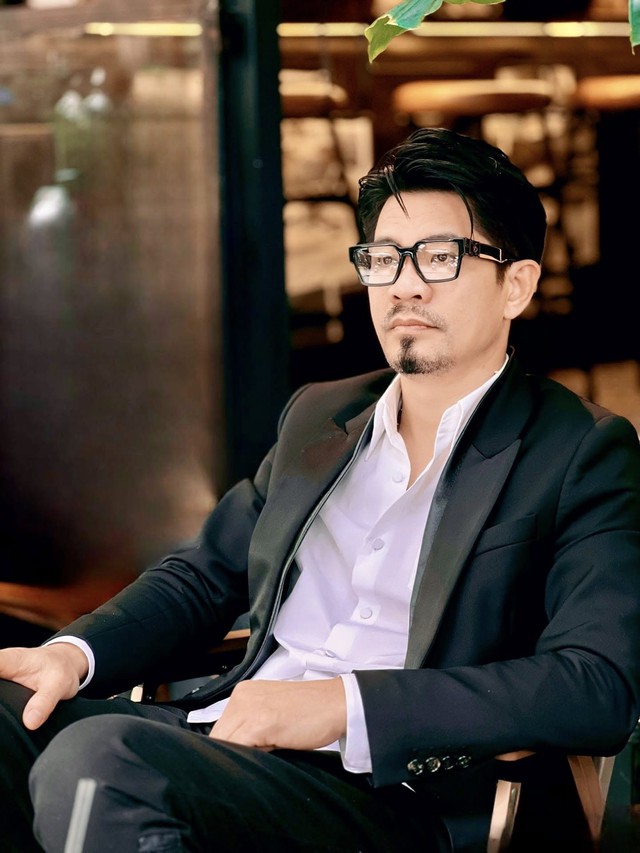 Bố vợ doanh nhân của Đoàn Văn Hậu lộ diện sau chuỗi ngày Bố vợ doanh nhân của Đoàn Văn Hậu lộ diện sau chuỗi ngày