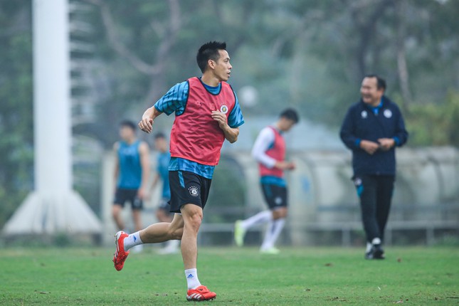 Tại sao Hà Nội FC trao cho Văn Quyết siêu hợp đồng ở tuổi 33?- Ảnh 5. Tại sao Hà Nội FC trao cho Văn Quyết siêu hợp đồng ở tuổi 33?- Ảnh 5.