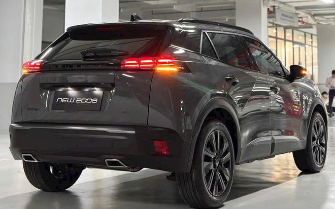 Chọn Peugeot 2008 hay thêm 70 triệu lấy Mazda CX-8 7 chỗ cho rộng, bảng so sánh này sẽ cho bạn thấy những thứ phải đánh đổi- Ảnh 5. Chọn Peugeot 2008 hay thêm 70 triệu lấy Mazda CX-8 7 chỗ cho rộng, bảng so sánh này sẽ cho bạn thấy những thứ phải đánh đổi- Ảnh 5.