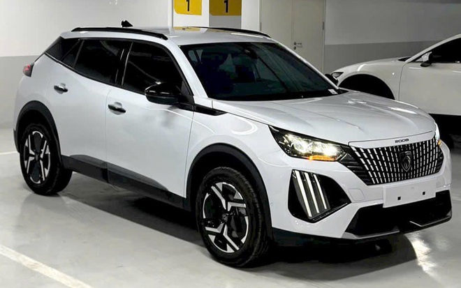 Chọn Peugeot 2008 hay thêm 70 triệu lấy Mazda CX-8 7 chỗ cho rộng, bảng so sánh này sẽ cho bạn thấy những thứ phải đánh đổi- Ảnh 1. Chọn Peugeot 2008 hay thêm 70 triệu lấy Mazda CX-8 7 chỗ cho rộng, bảng so sánh này sẽ cho bạn thấy những thứ phải đánh đổi- Ảnh 1.