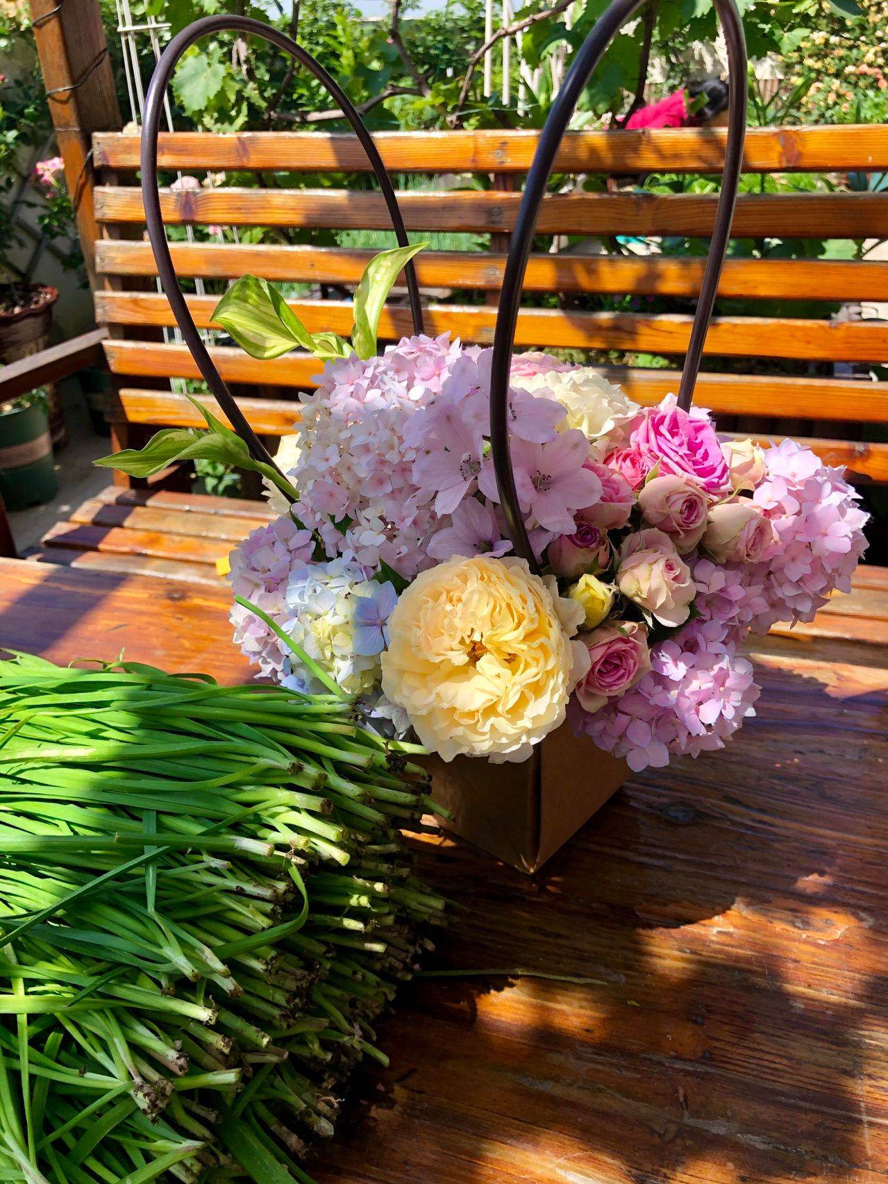 Mẹ đảm quy hoạch sân thượng thành khu vườn ngập tràn hoa và rau sạch tươi tốt quanh năm!- Ảnh 37. Mẹ đảm quy hoạch sân thượng thành khu vườn ngập tràn hoa và rau sạch tươi tốt quanh năm!- Ảnh 37.
