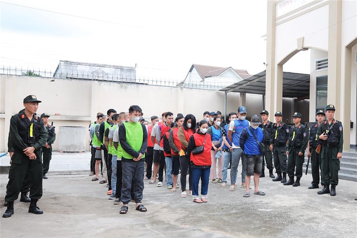 Chiêu thức '7 ngày xây dựng lòng tin' tiếp cận phụ nữ độc thân của tổ chức lừa đảo xuyên quốc gia- Ảnh 4. Chiêu thức '7 ngày xây dựng lòng tin' tiếp cận phụ nữ độc thân của tổ chức lừa đảo xuyên quốc gia- Ảnh 4.