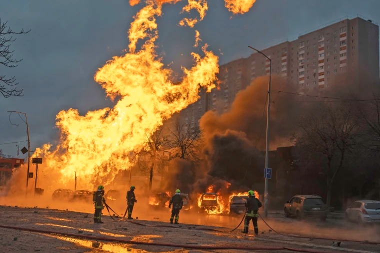 Ông Putin nhận tin về 700 cuộc tấn công, Nga ồ ạt trả đũa – Kiev huy động hàng triệu con gà cầu cứu Mỹ?- Ảnh 1.