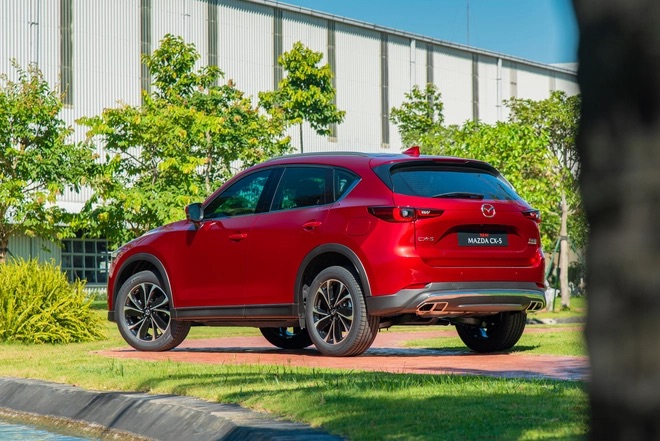 829 triệu mua Peugeot 2008 hay Mazda CX-5: Chọn cá tính hay rộng hơn, mạnh hơn, loa hay hơn?- Ảnh 4. 829 triệu mua Peugeot 2008 hay Mazda CX-5: Chọn cá tính hay rộng hơn, mạnh hơn, loa hay hơn?- Ảnh 4.