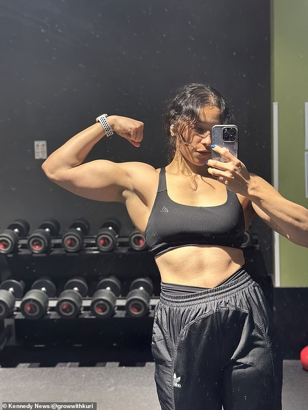 Cô gái 24 tuổi tập gym quá sức để trông “ngầu” trước mặt bạn bè, sau 2 tháng đi không vững phải lập tức nhập viện- Ảnh 4. Cô gái 24 tuổi tập gym quá sức để trông “ngầu” trước mặt bạn bè, sau 2 tháng đi không vững phải lập tức nhập viện- Ảnh 4.