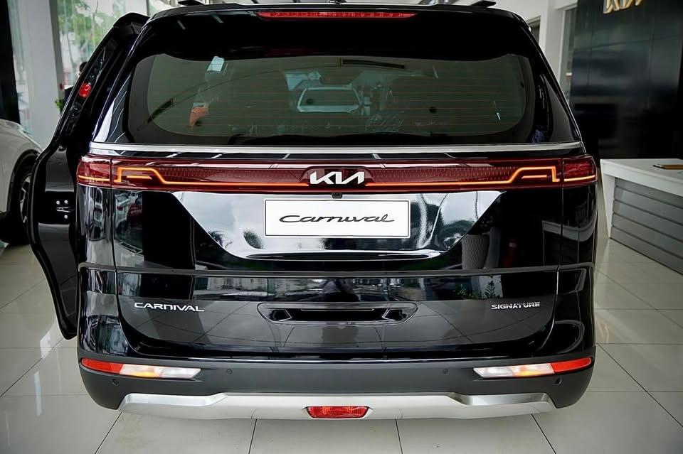 Kia Carnival mẫu cũ dọn kho giảm giá 70 triệu tại đại lý: Bản đắt nhất còn 1,689 tỷ, dùng động cơ mà mẫu mới không có- Ảnh 4.