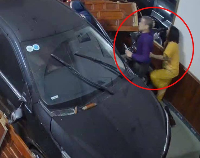 Vụ ô tô lao thẳng vào nhà dân, tông cụ ông đang ngồi xem tivi: Hé lộ tình trạng nạn nhân sau tai nạn- Ảnh 1.