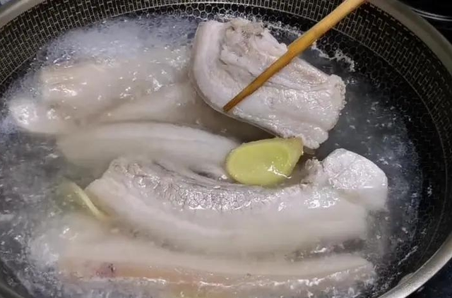 Thêm 1 số gia vị vào thịt lợn, nấu không tanh lại thơm ngon đậm đà- Ảnh 2. Thêm 1 số gia vị vào thịt lợn, nấu không tanh lại thơm ngon đậm đà- Ảnh 2.