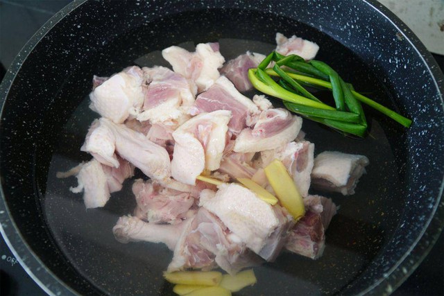Thêm 1 số gia vị vào thịt lợn, nấu không tanh lại thơm ngon đậm đà- Ảnh 1. Thêm 1 số gia vị vào thịt lợn, nấu không tanh lại thơm ngon đậm đà- Ảnh 1.