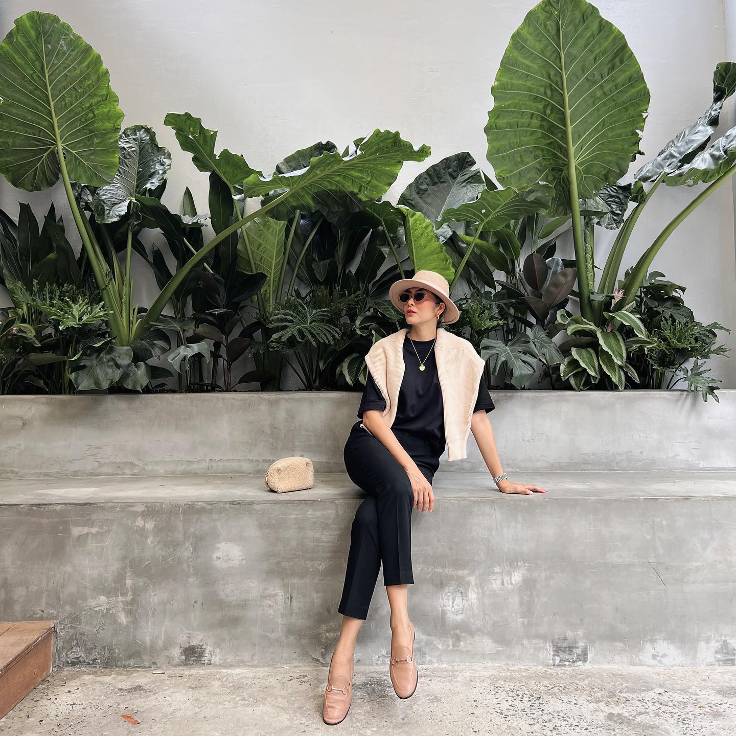 Gu chọn giày của các nàng dâu hào môn: 5 mẫu mã tinh tế, phối kiểu gì cũng đẹp- Ảnh 6. Gu chọn giày của các nàng dâu hào môn: 5 mẫu mã tinh tế, phối kiểu gì cũng đẹp- Ảnh 6.