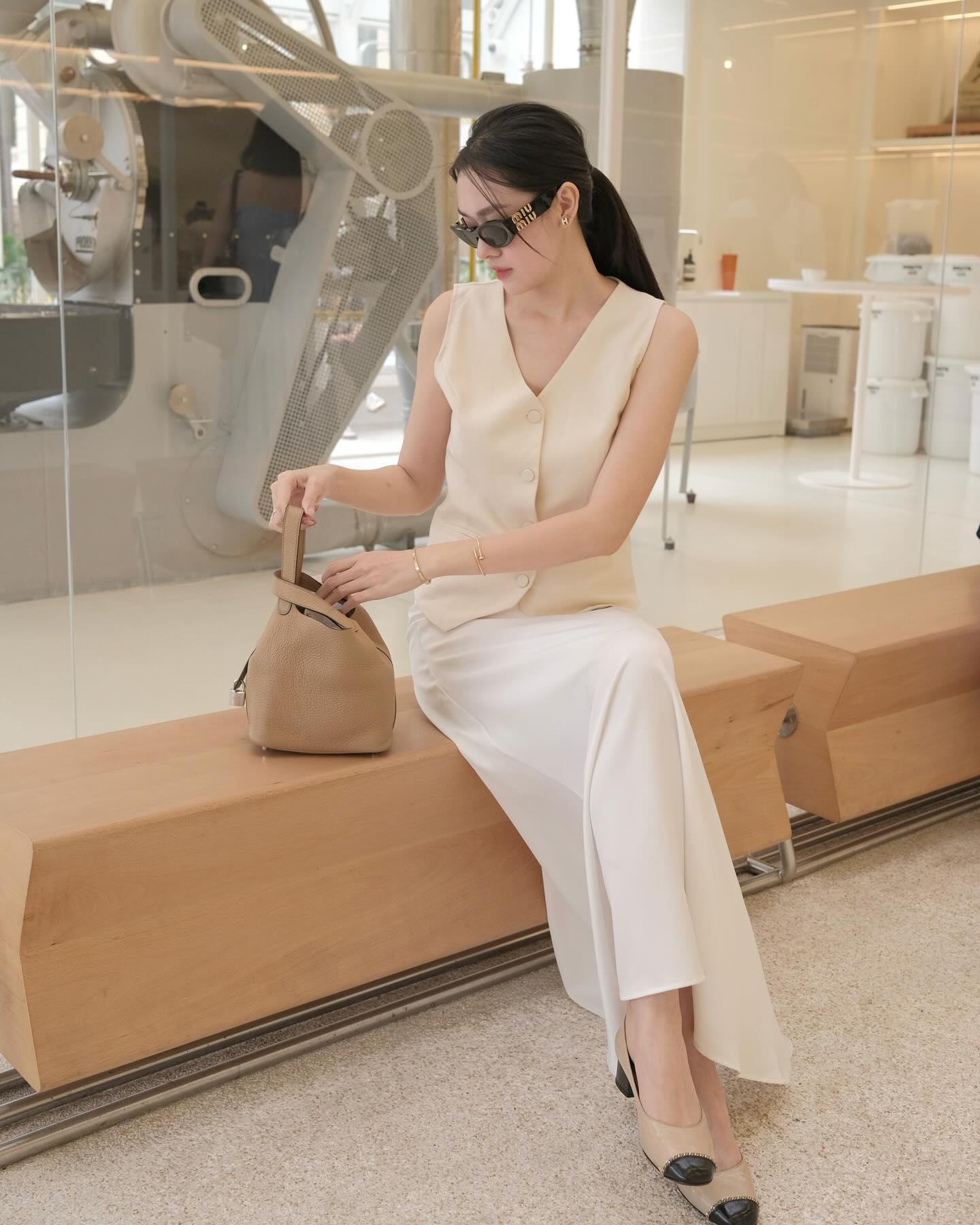 Gu chọn giày của các nàng dâu hào môn: 5 mẫu mã tinh tế, phối kiểu gì cũng đẹp- Ảnh 3. Gu chọn giày của các nàng dâu hào môn: 5 mẫu mã tinh tế, phối kiểu gì cũng đẹp- Ảnh 3.