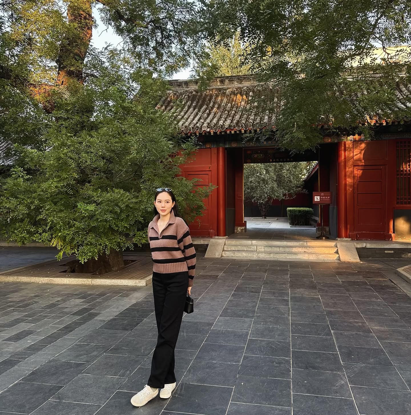 Gu chọn giày của các nàng dâu hào môn: 5 mẫu mã tinh tế, phối kiểu gì cũng đẹp- Ảnh 9. Gu chọn giày của các nàng dâu hào môn: 5 mẫu mã tinh tế, phối kiểu gì cũng đẹp- Ảnh 9.