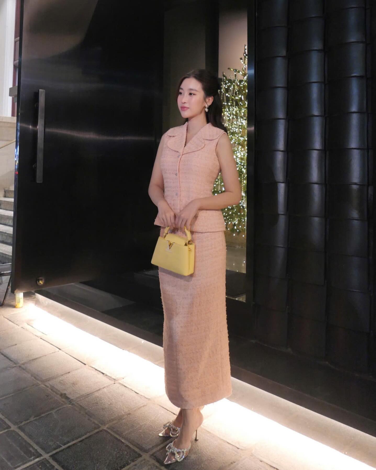 Gu chọn giày của các nàng dâu hào môn: 5 mẫu mã tinh tế, phối kiểu gì cũng đẹp- Ảnh 2. Gu chọn giày của các nàng dâu hào môn: 5 mẫu mã tinh tế, phối kiểu gì cũng đẹp- Ảnh 2.