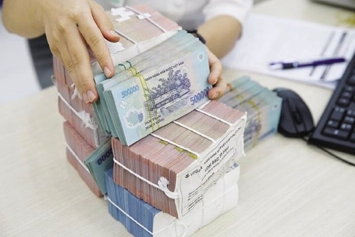 Ngân hàng tăng lãi suất huy động, hút khách gửi tiền- Ảnh 1. Ngân hàng tăng lãi suất huy động, hút khách gửi tiền- Ảnh 1.