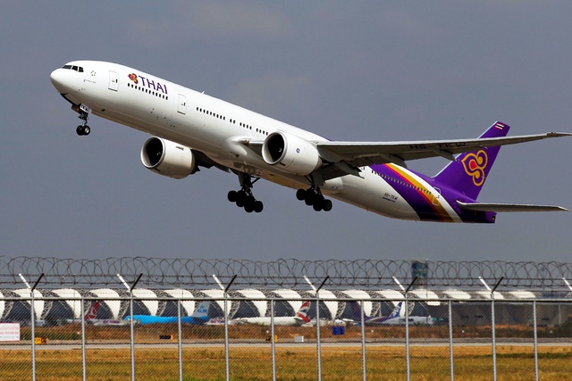 Cửa sổ máy bay Thai Airways chở 270 người bị vỡ khi đang bay trên trời, phi công phải hạ cánh khẩn cấp- Ảnh 1.