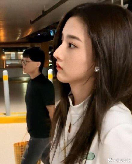 "Mỹ nữ sa ngã" đi trượt tuyết khiến ai cũng tiếc, showbiz không nên thiếu vắng nhan sắc này- Ảnh 12. "Mỹ nữ sa ngã" đi trượt tuyết khiến ai cũng tiếc, showbiz không nên thiếu vắng nhan sắc này- Ảnh 12.